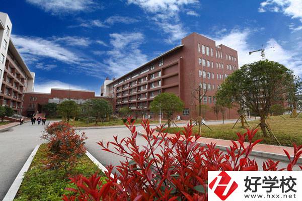 張家界有航空服務(wù)專業(yè)的學(xué)校有哪些?學(xué)校好嗎?