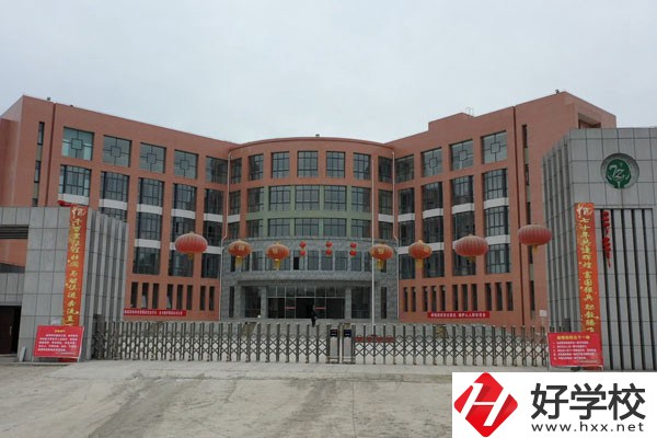 花垣縣職業(yè)高級(jí)中學(xué)辦學(xué)條件好不好？有哪些特色？