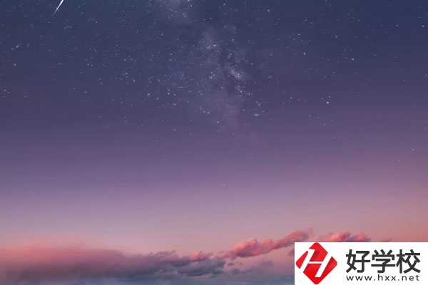 湖南經(jīng)貿(mào)職業(yè)中專學(xué)校有哪些特色專業(yè)？