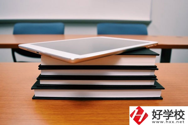 報考商務(wù)英語專業(yè)，長沙這兩所職校不可不看