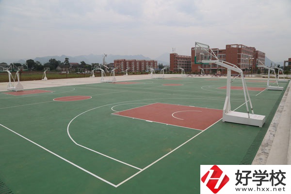 慈利縣職業(yè)中等專(zhuān)業(yè)學(xué)校操場(chǎng)