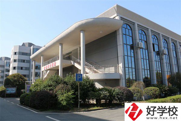湖南有特色專業(yè)的中專有哪幾所？特色在哪里？