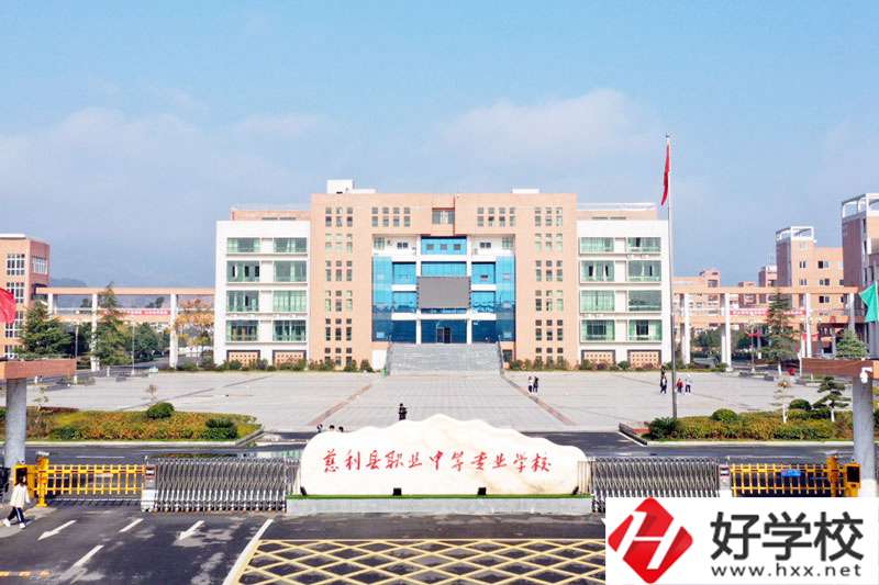 在慈利縣職業(yè)中等專業(yè)學(xué)校學(xué)導(dǎo)游專業(yè)怎么樣？