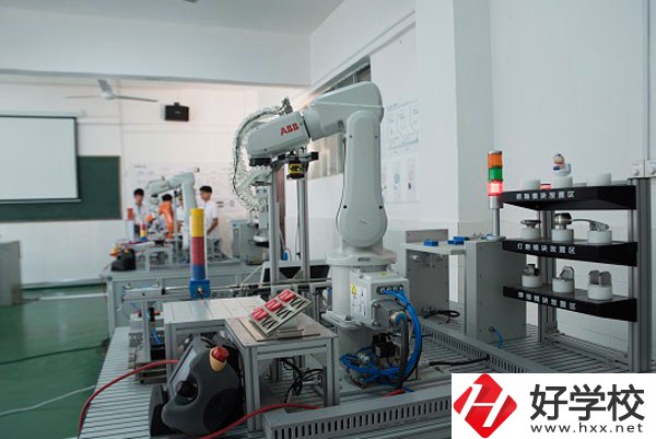 寧遠(yuǎn)縣職業(yè)中專學(xué)校開設(shè)了哪些專業(yè)，有哪些辦學(xué)特色？