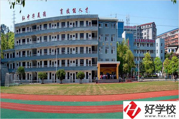懷化市旅游學校是公辦的嗎？學費情況怎么樣？