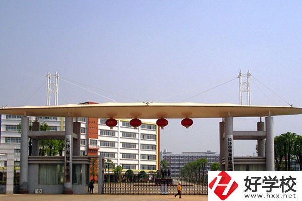 長(zhǎng)沙市賀龍?bào)w育運(yùn)動(dòng)學(xué)校推薦去嗎？學(xué)校好不好？