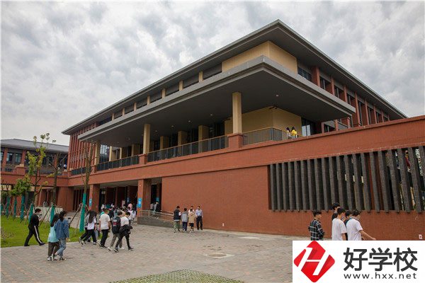 常德財(cái)經(jīng)學(xué)校的辦學(xué)條件怎么樣？