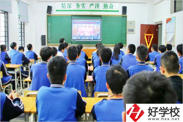長沙華中涉外職業(yè)高中的商務(wù)日語專業(yè)怎么樣？學(xué)費(fèi)貴嗎？