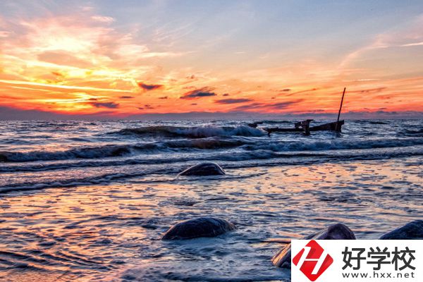 如何報(bào)名湖南護(hù)理學(xué)校？學(xué)費(fèi)是多少？