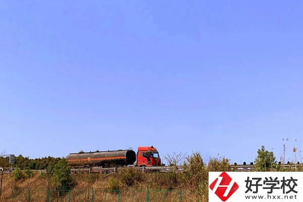 隆回湖湘職業(yè)中專學(xué)校值得學(xué)生報(bào)考么？