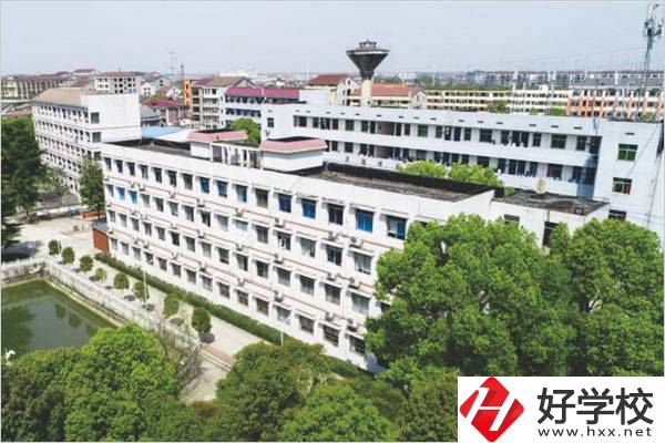 益陽衛(wèi)生職業(yè)技術學校怎么樣？是公辦還是民辦？