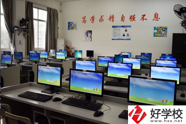 益陽哪些中職學(xué)校可以學(xué)美術(shù)設(shè)計類專業(yè)？學(xué)費貴不貴？