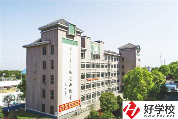 益陽(yáng)的衛(wèi)校外地人可以上嗎？學(xué)費(fèi)要多少？