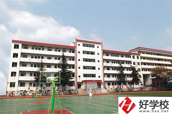 益陽的技工學(xué)校什么時(shí)候可以報(bào)名？入學(xué)需要注意什么？