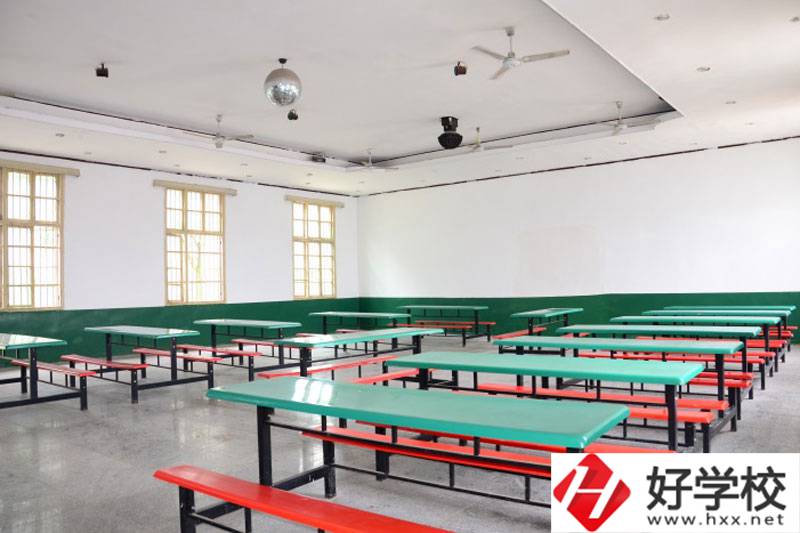 衡陽(yáng)計(jì)算機(jī)學(xué)校怎么樣？有些什么專業(yè)？