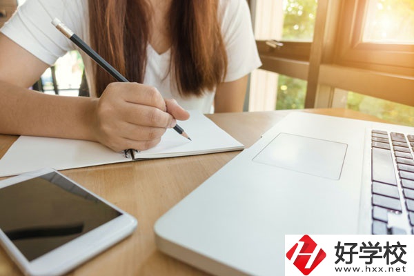南岳區(qū)職業(yè)中等專業(yè)學(xué)校環(huán)境好不好，宿舍怎么樣？