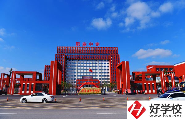 華容縣職業(yè)中專值得報考么？學(xué)校環(huán)境怎么樣？
