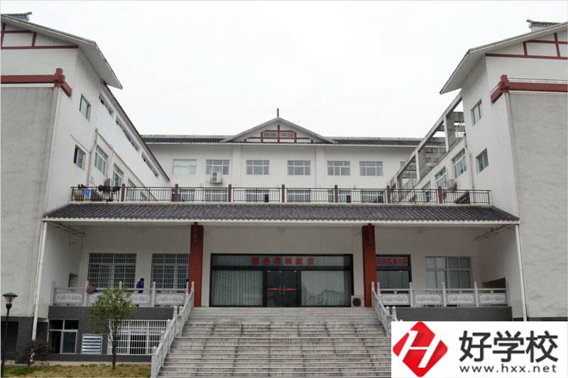 武陵源區(qū)旅游職業(yè)學(xué)校的專業(yè)情況怎么樣？