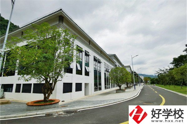 張家界公辦職高有哪幾所？一年學(xué)費多少？