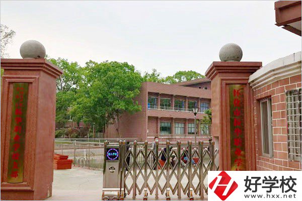 懷化市振華職業(yè)學(xué)校大門