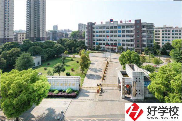 邵陽(yáng)市機(jī)械工業(yè)職業(yè)學(xué)校大門