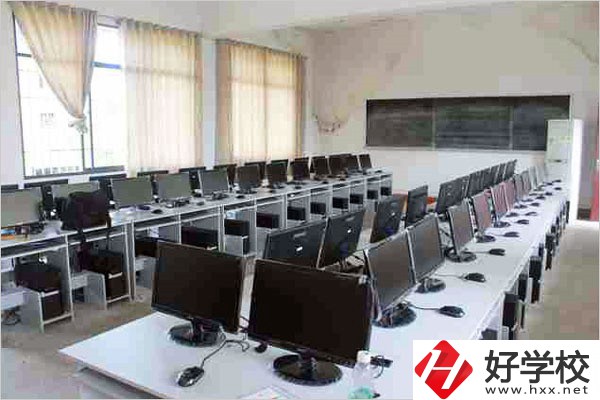 永州市第二技工學(xué)校是公辦還是民辦？辦學(xué)條件怎么樣？