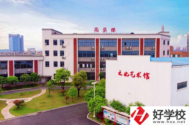 榮豐中等職業(yè)技術(shù)學校設施完善嗎？宿舍環(huán)境怎么樣？