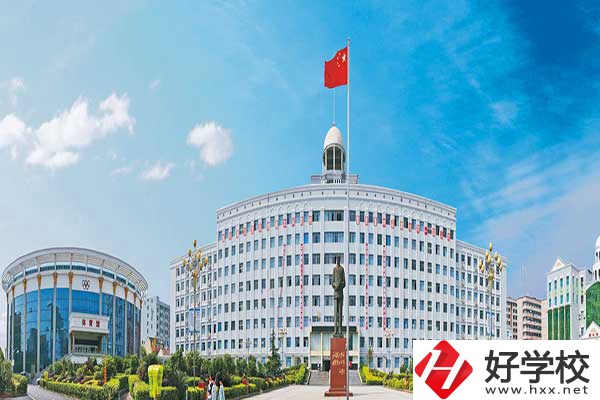 在衡陽學航空服務專業(yè)有什么要求？學費貴嗎？
