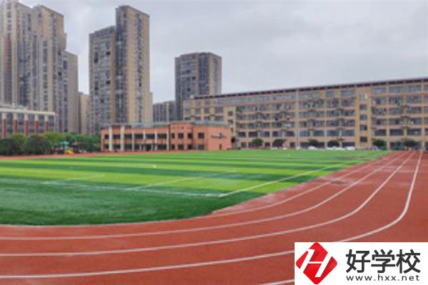 長(zhǎng)沙市經(jīng)開(kāi)中等職業(yè)技術(shù)學(xué)校收費(fèi)標(biāo)準(zhǔn)怎么樣？