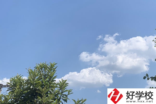 永州湘南職業(yè)技術(shù)學(xué)校環(huán)境以及食堂環(huán)境怎么樣？