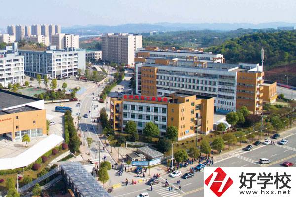 長沙汽車工業(yè)學(xué)校收費水平怎樣，如何收取費用？