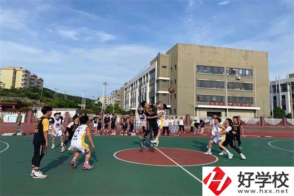 郴州市城市經(jīng)濟(jì)職校的管理嚴(yán)格嗎？