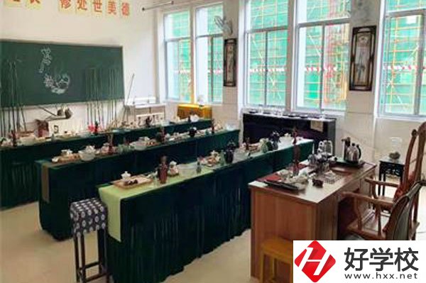 張家界旅游學(xué)校怎么樣？招生要求是什么？