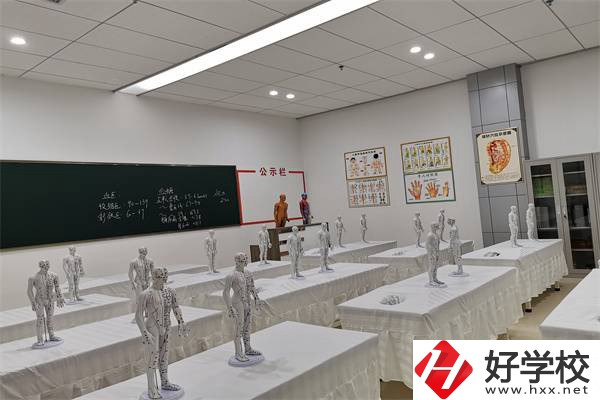婁底衛(wèi)校招初中生嗎？學(xué)費貴嗎？