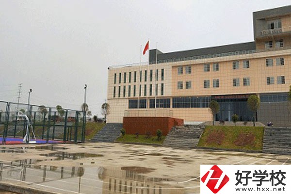 婁底市環(huán)宇中等職業(yè)技術(shù)學(xué)校的學(xué)費是多少？有沒有補(bǔ)貼？