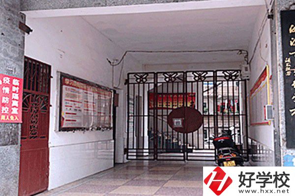 漣源市藝術(shù)學(xué)校是公辦還是民辦？學(xué)費(fèi)貴不貴？