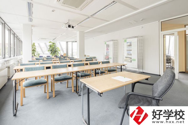 湖南耒陽師范有什么專業(yè)？學(xué)費貴不貴？