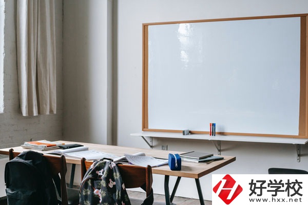 湖南省耒陽師范學(xué)校宿舍有沒有空調(diào)？寢室壞境怎么樣？