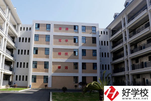 保靖縣中等職業(yè)技術學校開設了哪些特色專業(yè)？