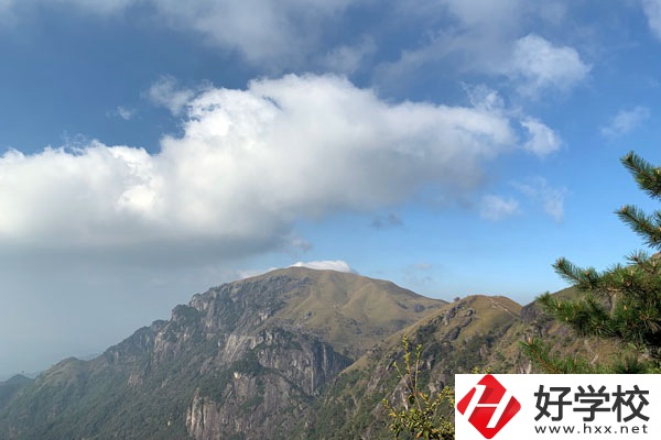 衡陽信息網(wǎng)絡(luò)工程學(xué)校宿舍以及食堂環(huán)境怎么樣？