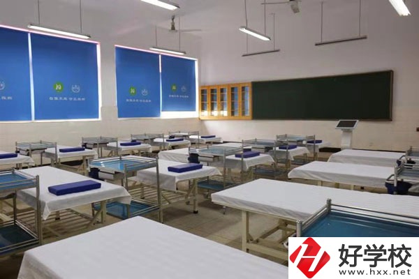 長沙開設(shè)護理專業(yè)的中職學校有哪些？