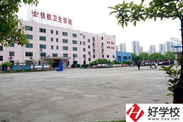 株洲鐵航衛(wèi)生學(xué)?；@球場(chǎng)