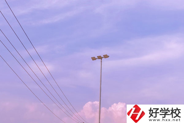 婁底市工貿(mào)職業(yè)中專學(xué)校怎么樣？