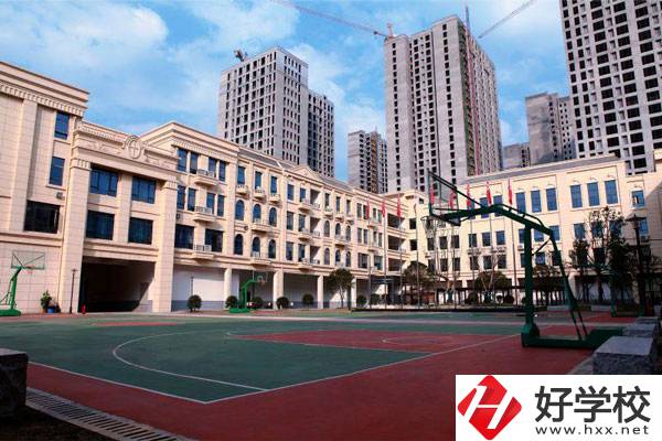 想在長(zhǎng)沙學(xué)中藥專業(yè)，推薦這所學(xué)校