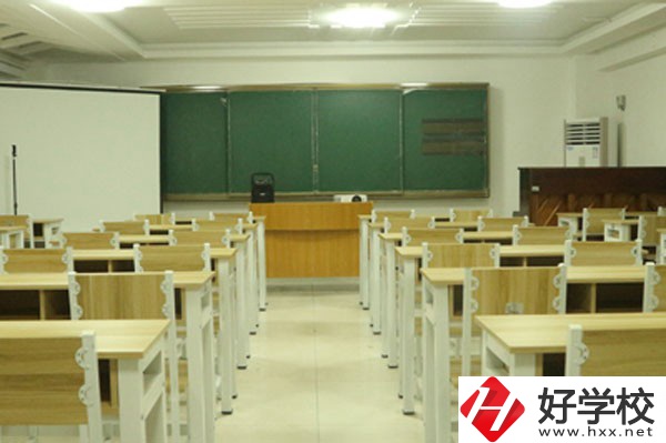 湖南長沙藝術(shù)學(xué)校專業(yè)學(xué)費是多少，有哪些助學(xué)政策？