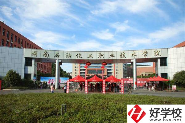 岳陽有哪些公辦大專招初中生？就業(yè)率高嗎？
