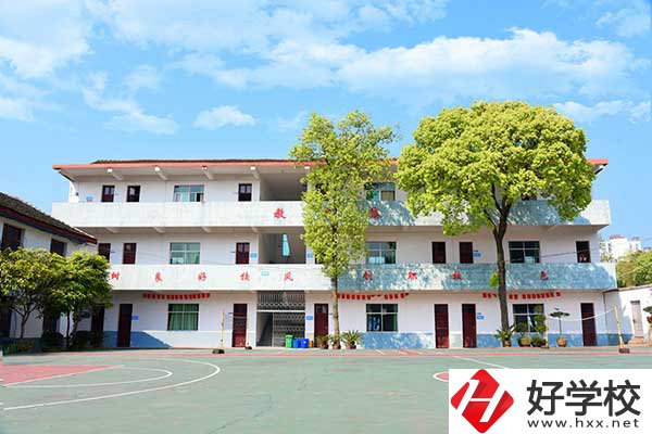 懷化有學(xué)舞蹈的中專學(xué)校嗎？招生人數(shù)多嗎？