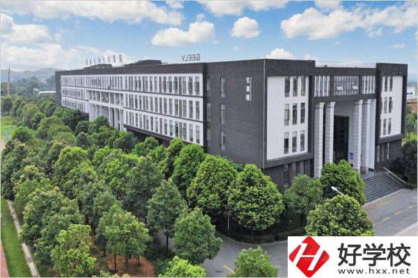 湘潭吉利職校是公辦的還是民辦的？