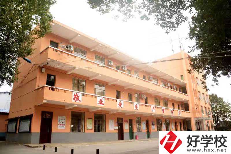 邵陽騰爵職業(yè)中專學(xué)校怎么樣？是軍事化管理嗎？