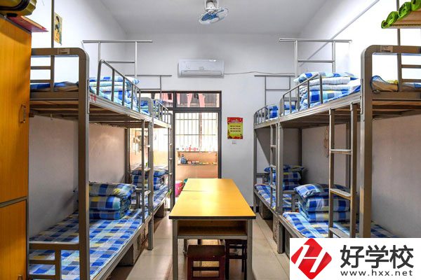 長(zhǎng)沙財(cái)經(jīng)學(xué)校有哪些辦學(xué)特色？有什么政策補(bǔ)貼？